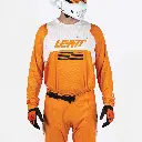 Leatt_JerseyMoto_4.5Lite_Orange_Front_5026000340.webp