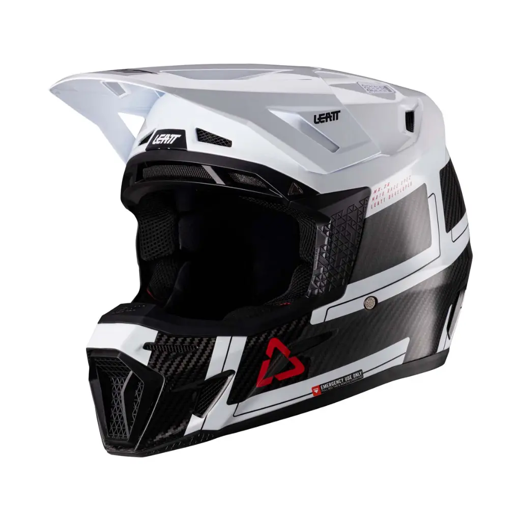 Leatt_HelmetKitMoto_9.5_CarbonWhite_IsoLeft_1026000100.webp