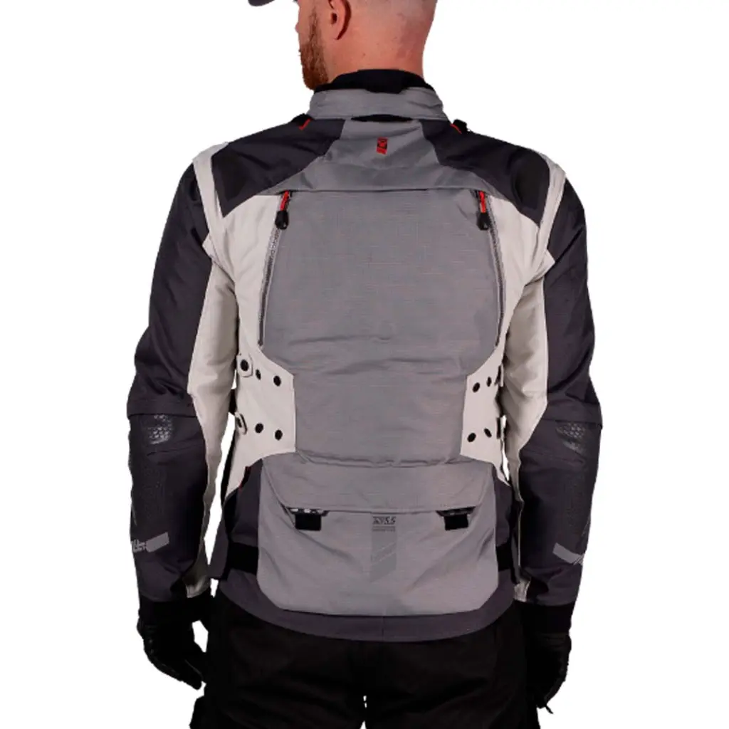 leatt_jacketadv_5.5multitour_iron_back_5025101220.webp