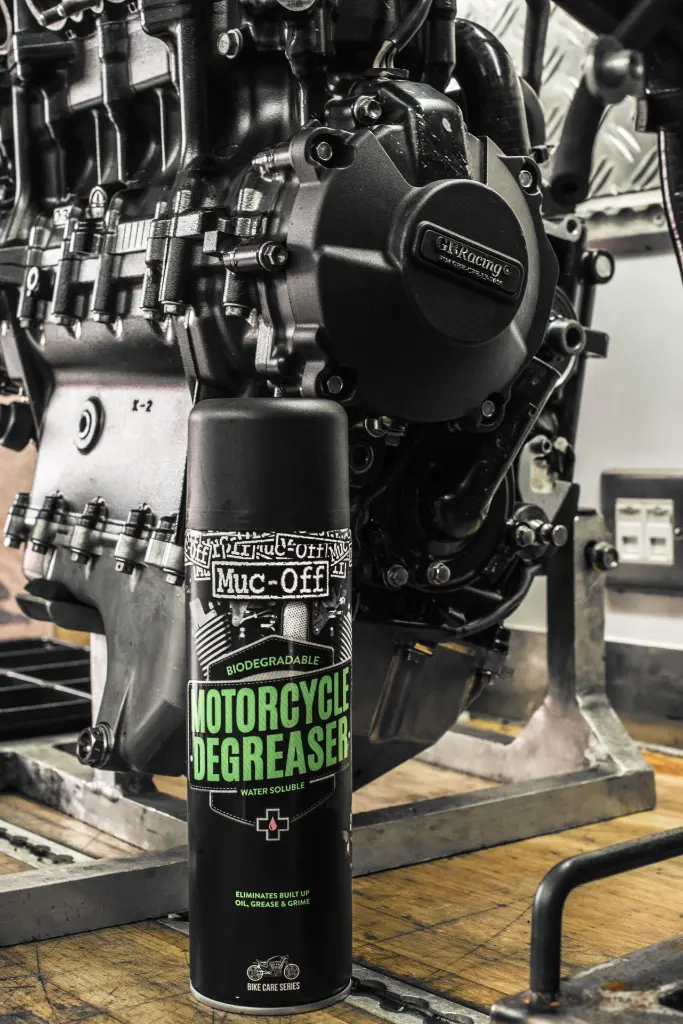 648 - Motorcycle Degreaser - Lifestyle - 9 - copia.webp