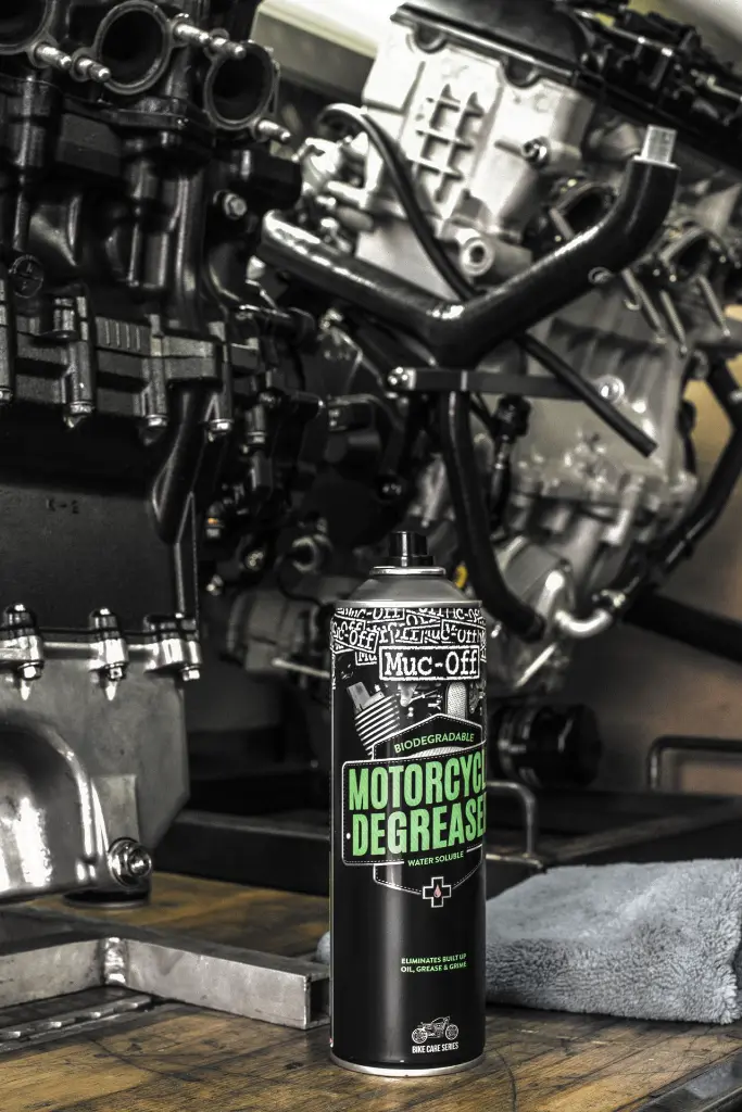 648 - Motorcycle Degreaser - Lifestyle - 7 - copia.webp
