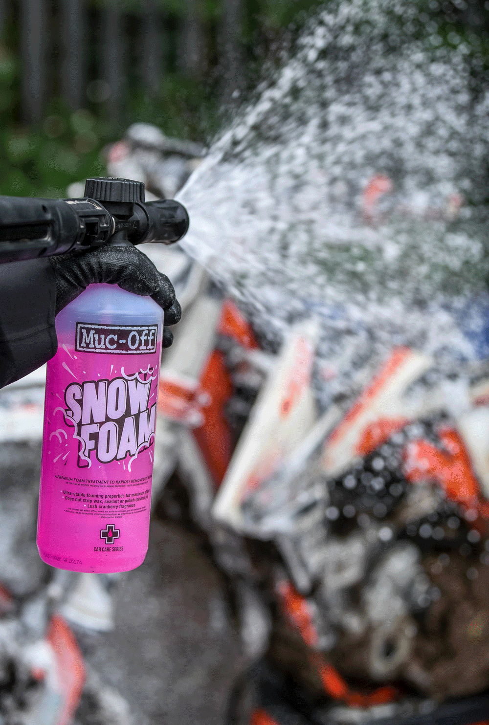 Snow Foam Looking down the Barrel (Portrait).gif