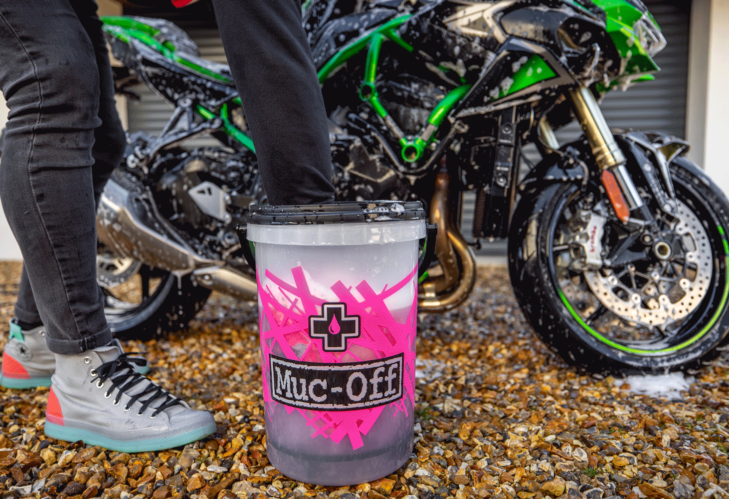 Bucket - Wash Mitt (Boomerang).gif