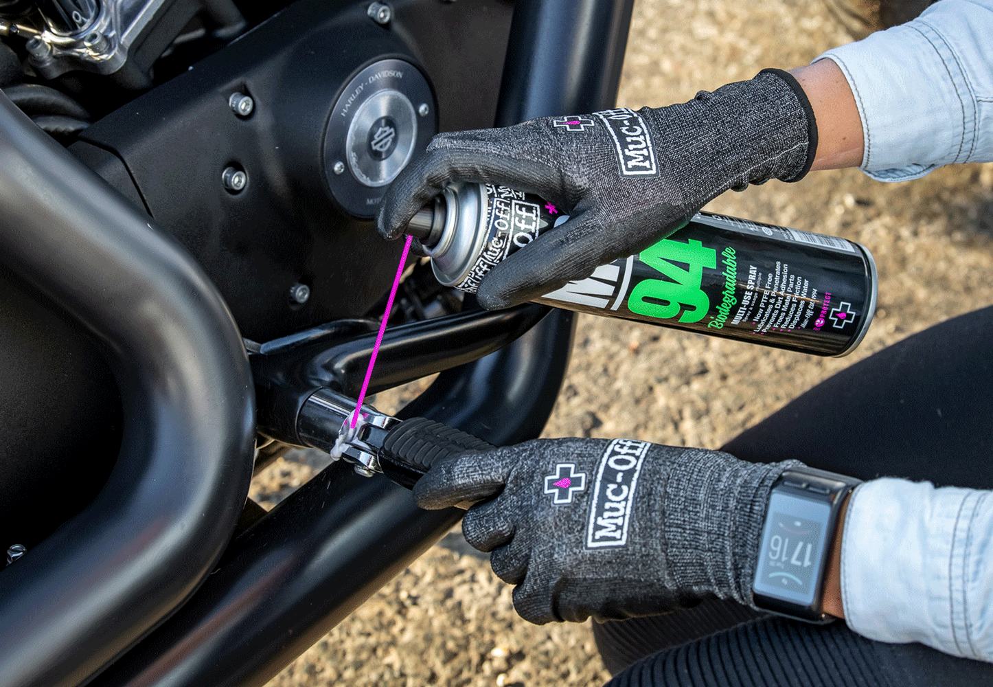 MO-94 on Foot Peg.gif