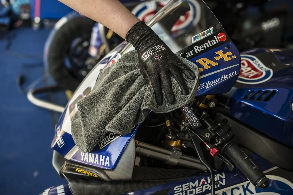 272 - Luxury Microfibre Cloth - Lifestyle - Superbike 2.webp