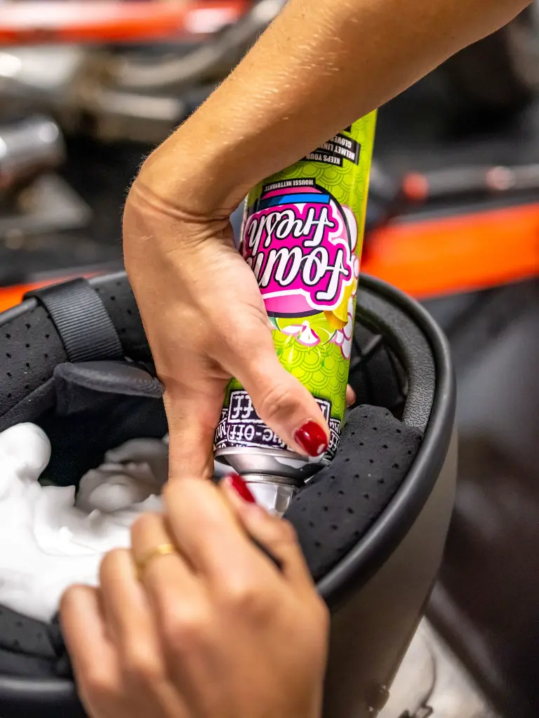 Helmet Care Kit - MR5_4255 (P).webp