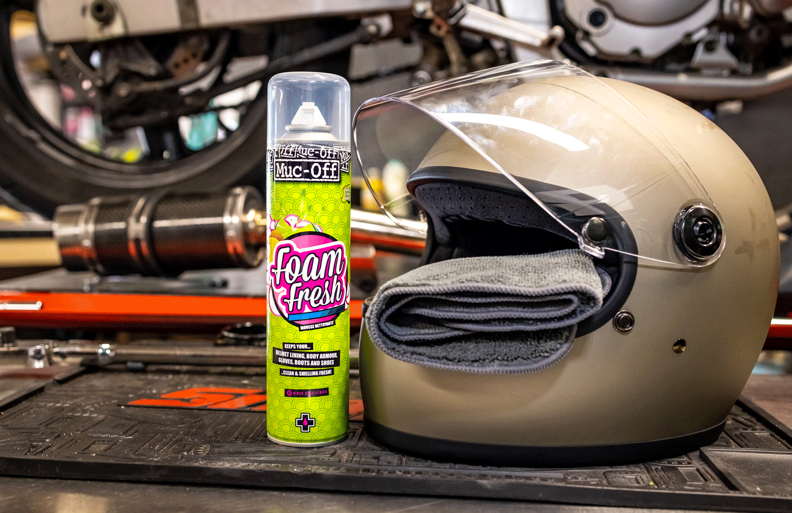 Helmet Care Kit - 3x Products Appearing.gif