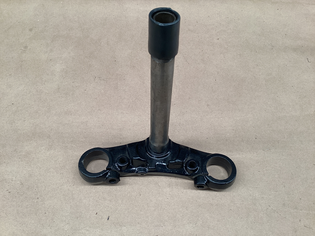 BASE O YUGO INFERIOR TWISTER 250