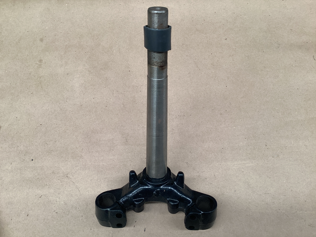 BASE O YUGO MANUBRIO INFERIOR BIZ