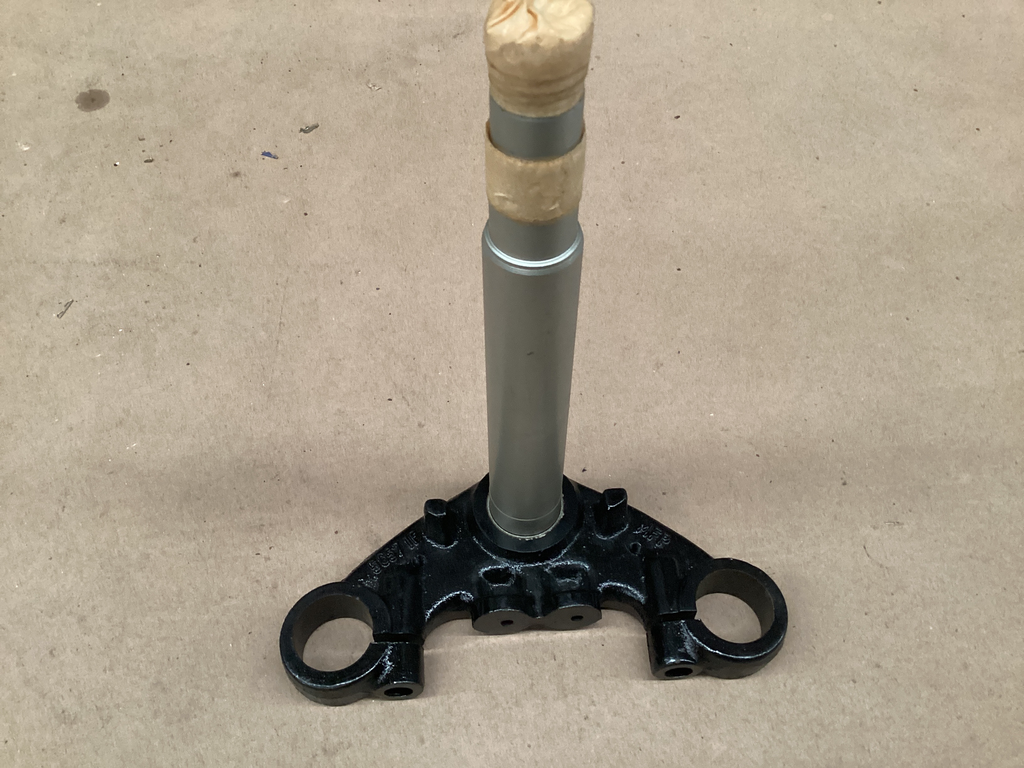 BASE MANUBRIO INFERIOR YBR
