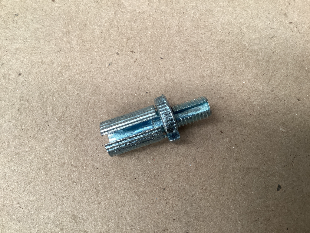 TORNILLO REGULADOR CLUCH YBR