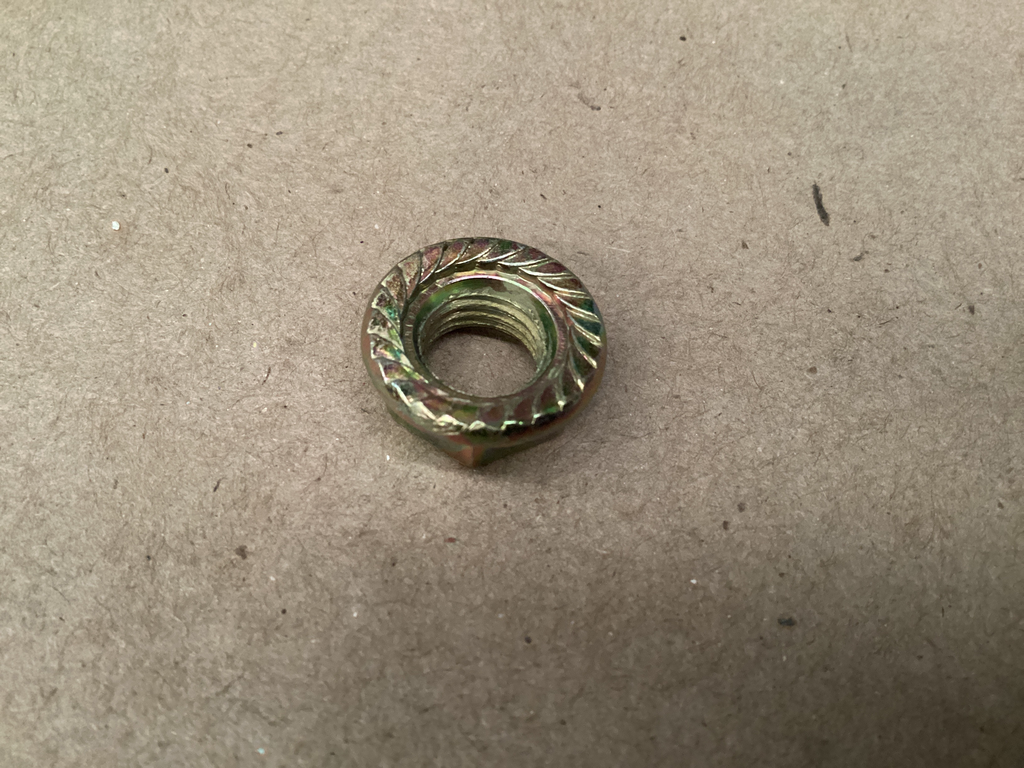 TUERCA SPROCKET TRASERO CARGO/TITAN