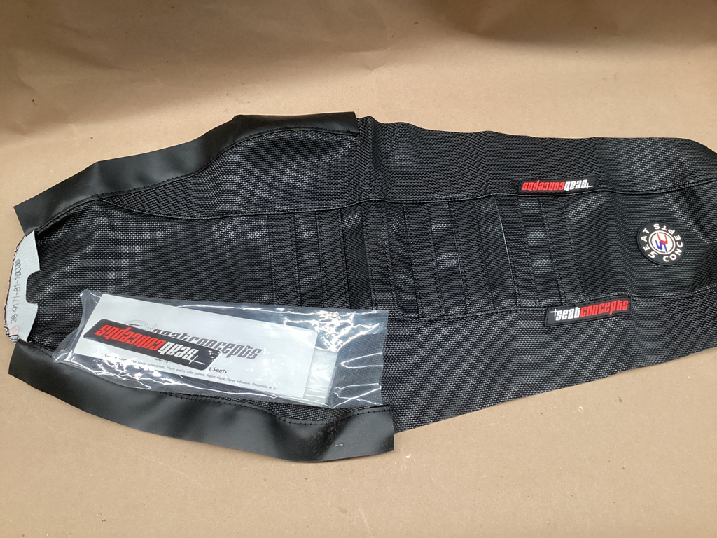 CUBRE-ASIENTO KTM(2018) 450 SX-F FACTORY EDITION / (2019)SX/SXF/XC/XCF - NEGRO