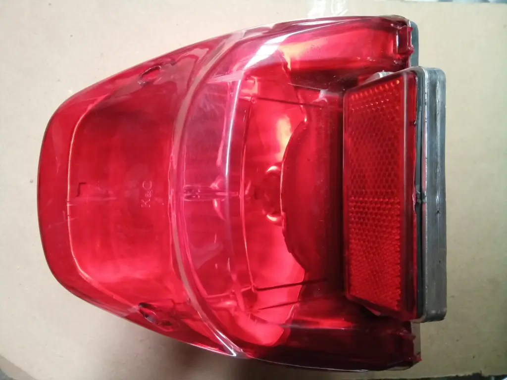 CALAVERA TRAS. COMPLETA METALIZADA LISA TITAN 2000 - ROJA