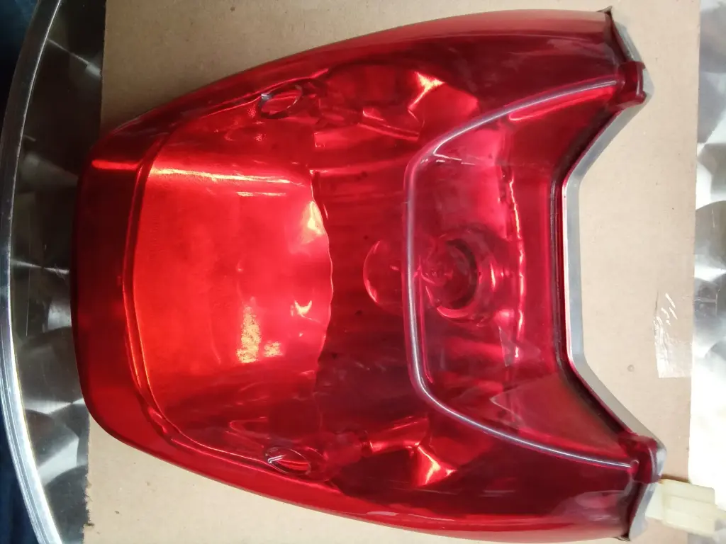 CALAVERA TRASERA COMPLETA MET. LISA TITAN 150 - ROJA