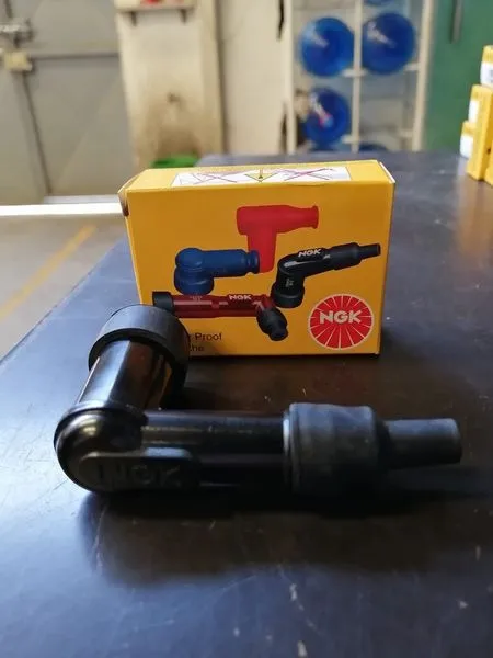 CAPUCHON BUJIA NGK LD05F 90°