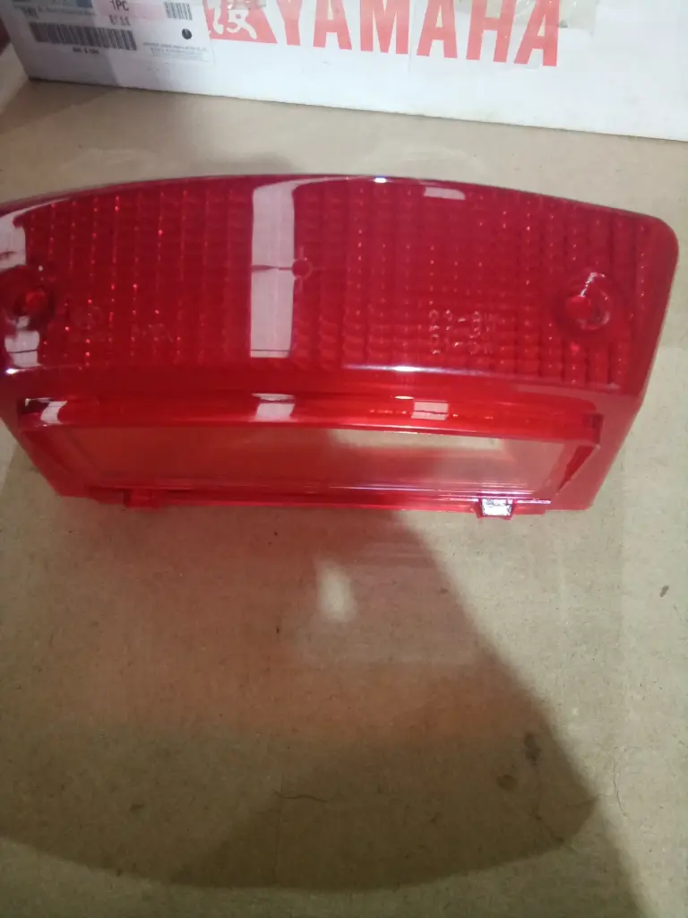 CARCASA DE FARO TRASERO DE YAMAHA YBR ORIGINAL
