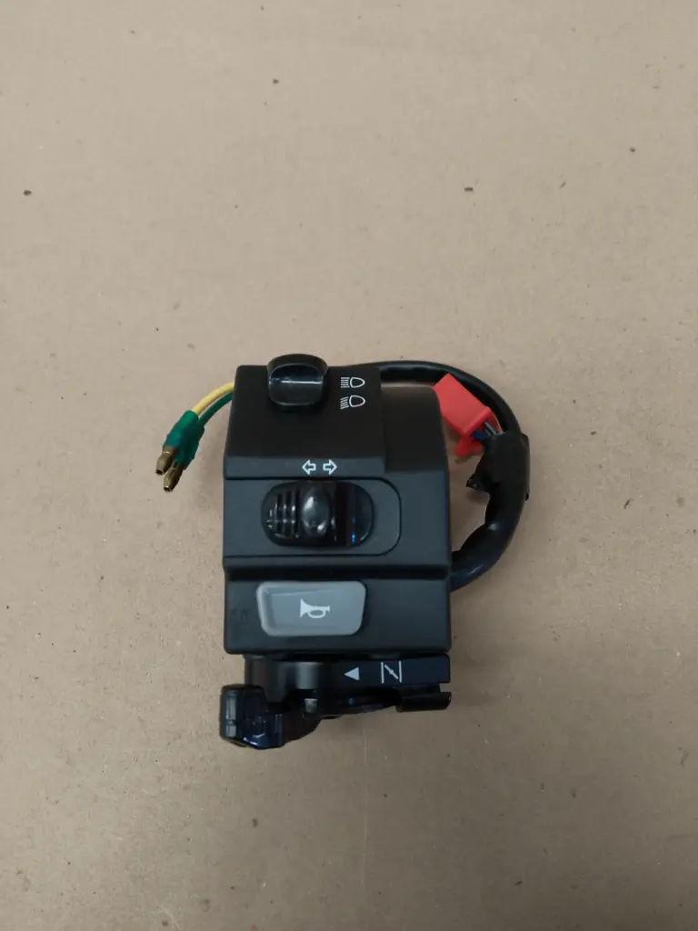 COMANDO IZQUIERDO LUCES / BOCINA YAMAHA NEW CRYPTON 110 ORIGINAL