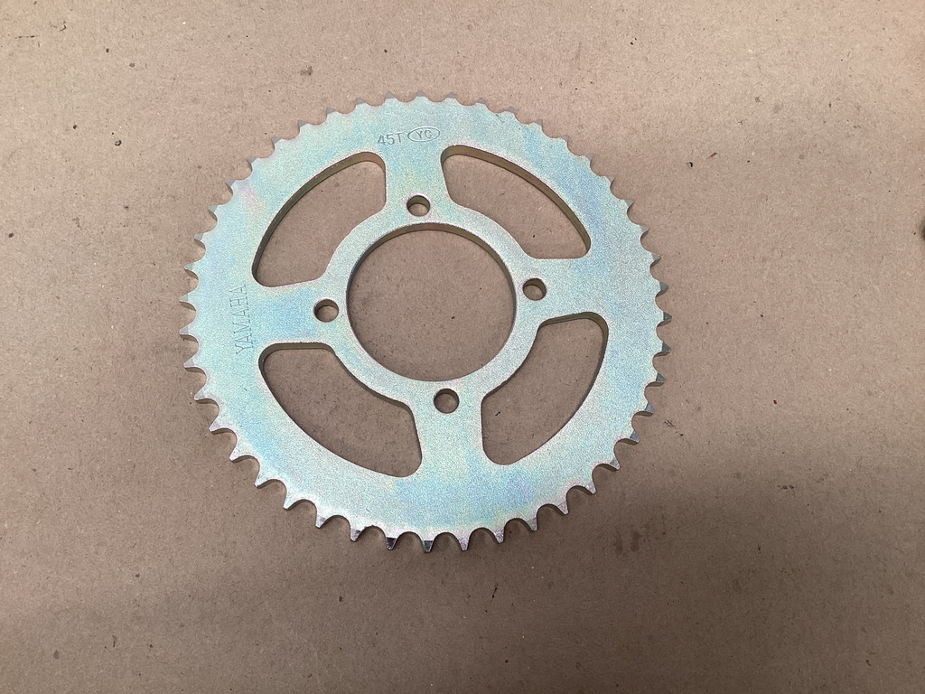 CORONA ORIGINAL YAMAHA PARA YBR 125 DE 45 DIENTES