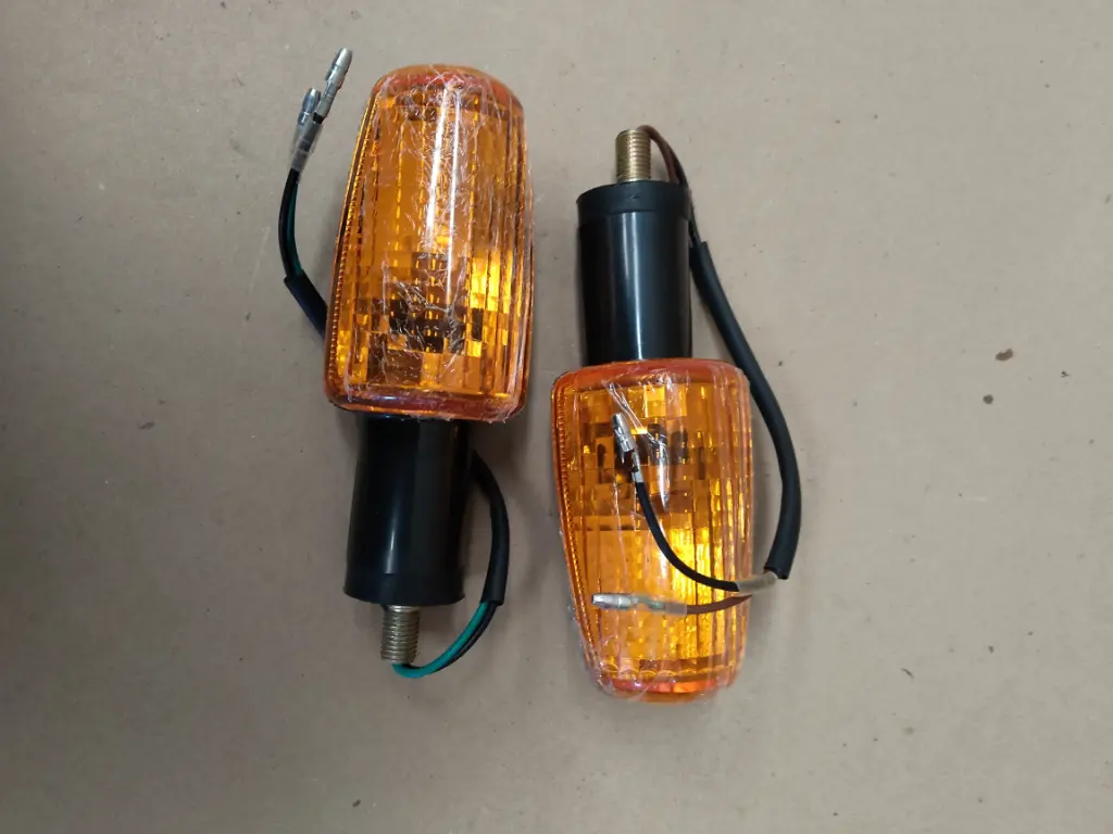 SET DIRECCIONAL DELANTERA/TRASERA YH YBR 125 C