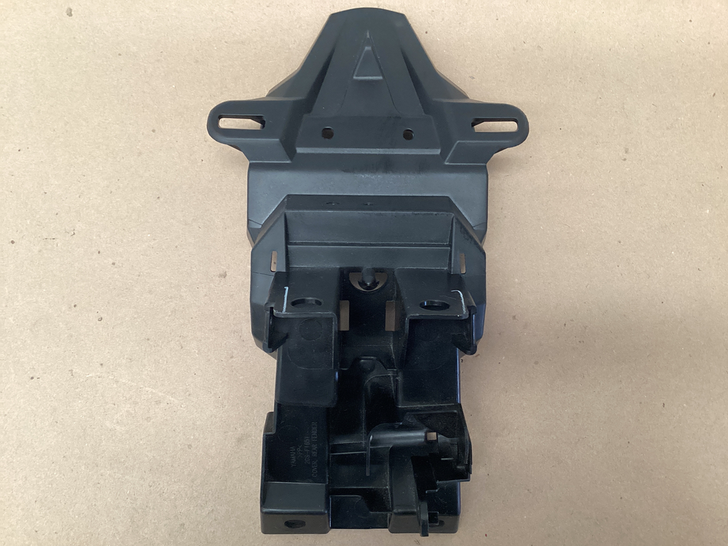 TAPA DE GUARDABARRO TRAS.