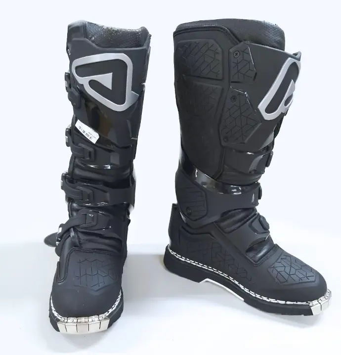 BOTAS X-ROCK MM Negro US6.5 (c/detalle)