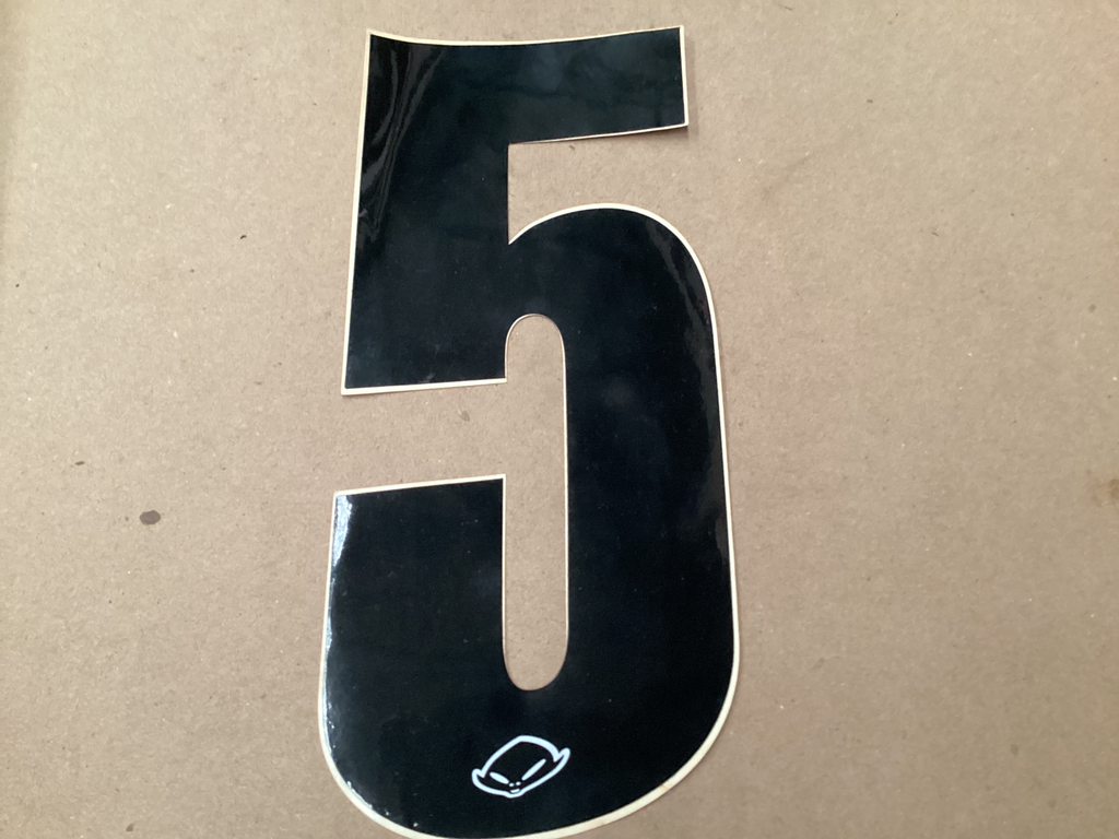 NUMERO 5 PARA MOTO NEGRO