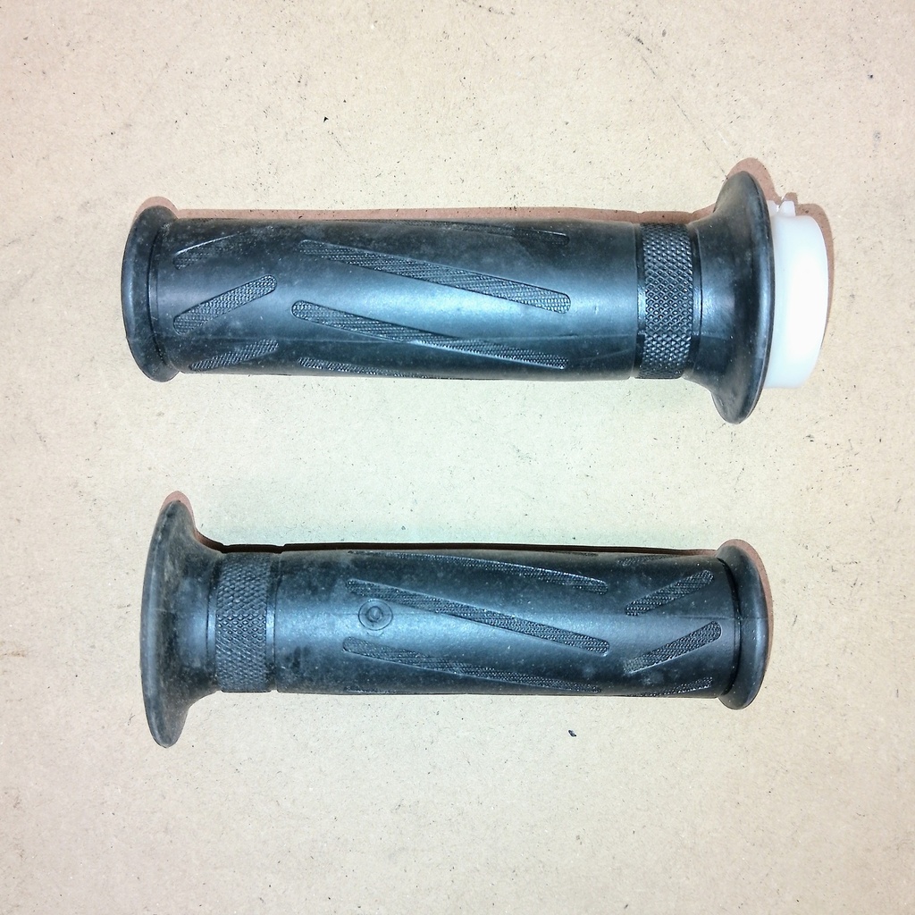 PUÑO C/ TUBOMOVIL DE ACELERADOR - YBR (PAR)