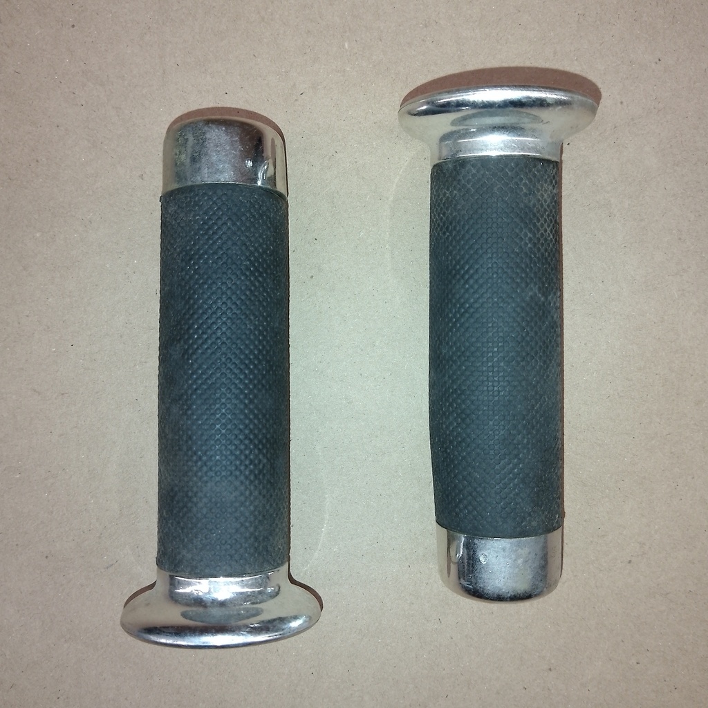 PUÑO CUSTOM CON PUNTERA CROMADA/NEGRO (PAR)