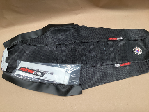 [2891711010000] CUBRE-ASIENTO KTM(2018) 450 SX-F FACTORY EDITION / (2019)SX/SXF/XC/XCF - NEGRO