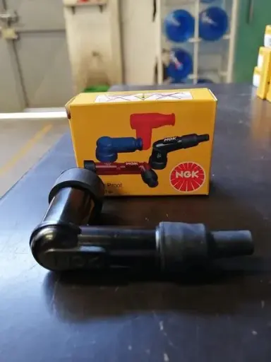 [CAPUCHN02] CAPUCHON BUJIA NGK LD05F 90°