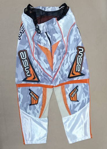 [6084110300] PANTALON PODIUM GRIS/NARANJA TALLA M