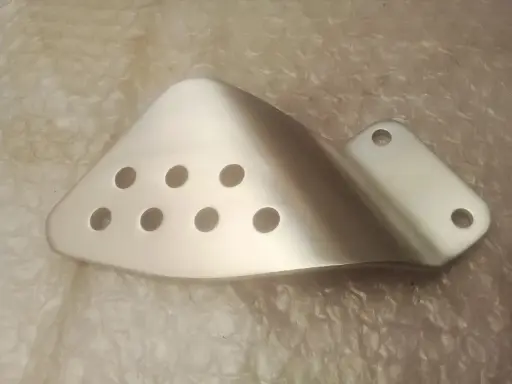 [21CF744501] PROTECTOR PEDALIN IZQ FZ 16