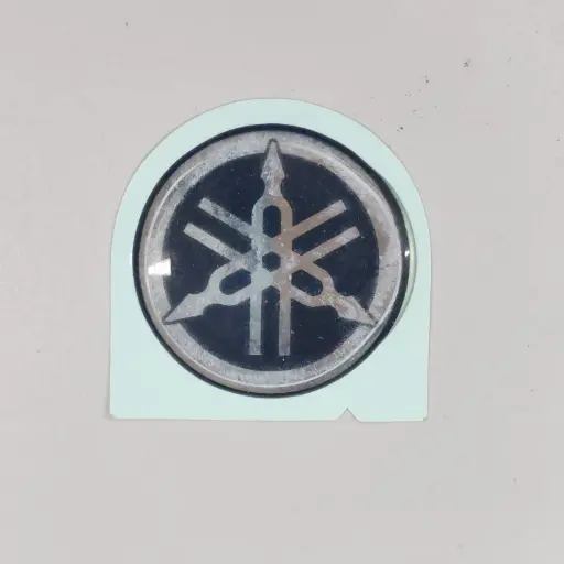 [5YYF413B00] EMBLEMA