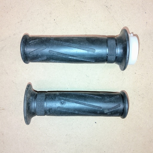 [ROM-005] PUÑOS C/ TUBOMOVIL DE ACELERADOR-YBR (PAR)